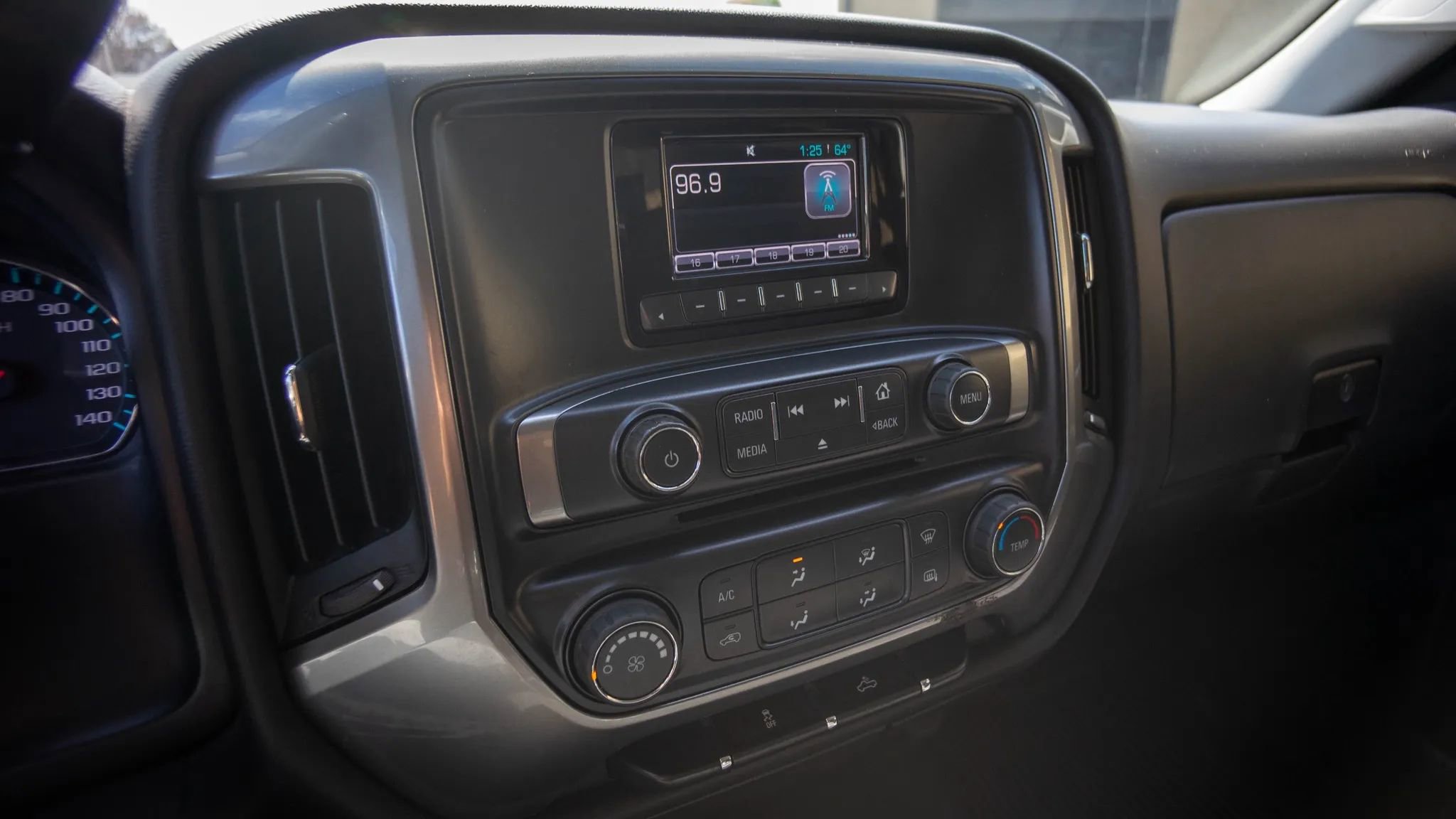 Used 2015 Chevrolet Silverado 1500 LT AWD/4WD image 19