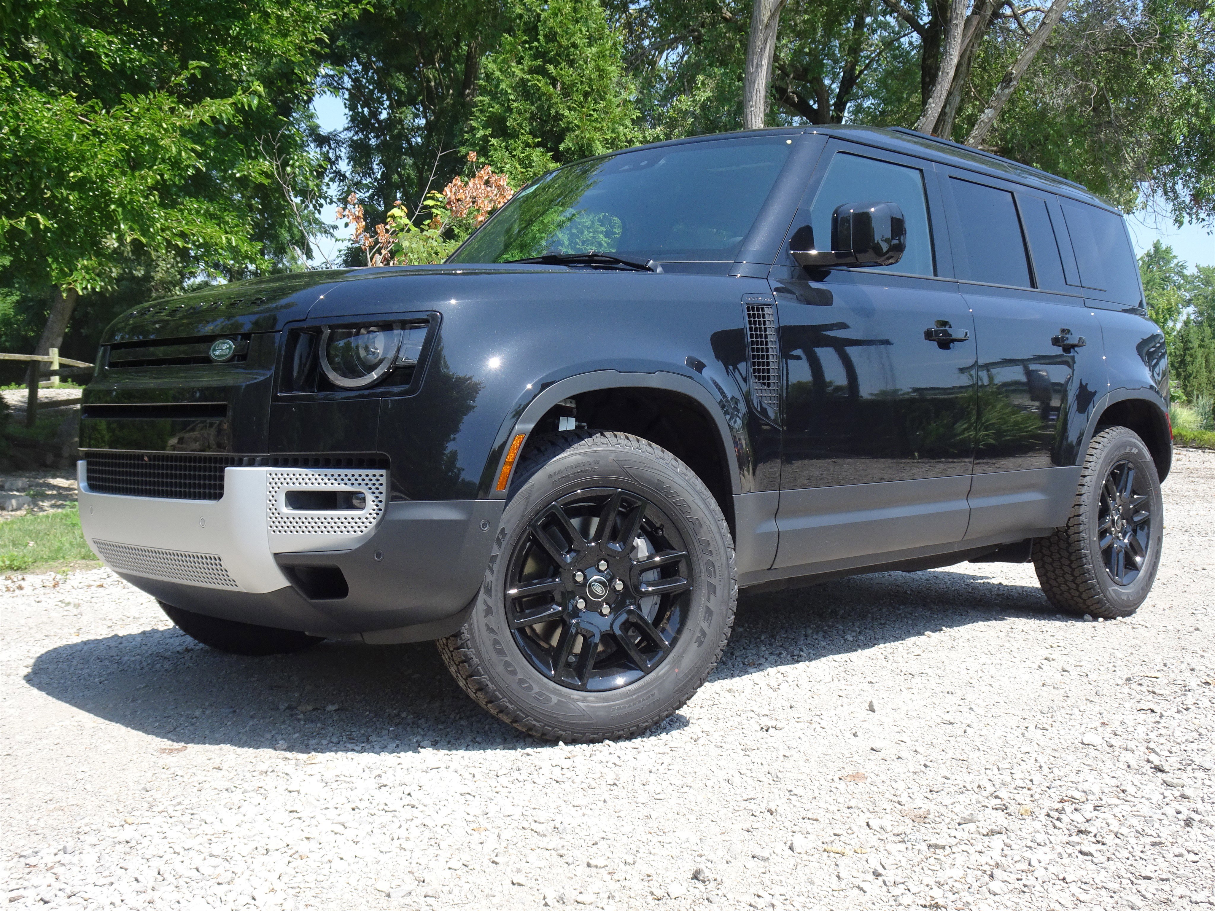 New 2025 Land Rover Defender 110 S image 1