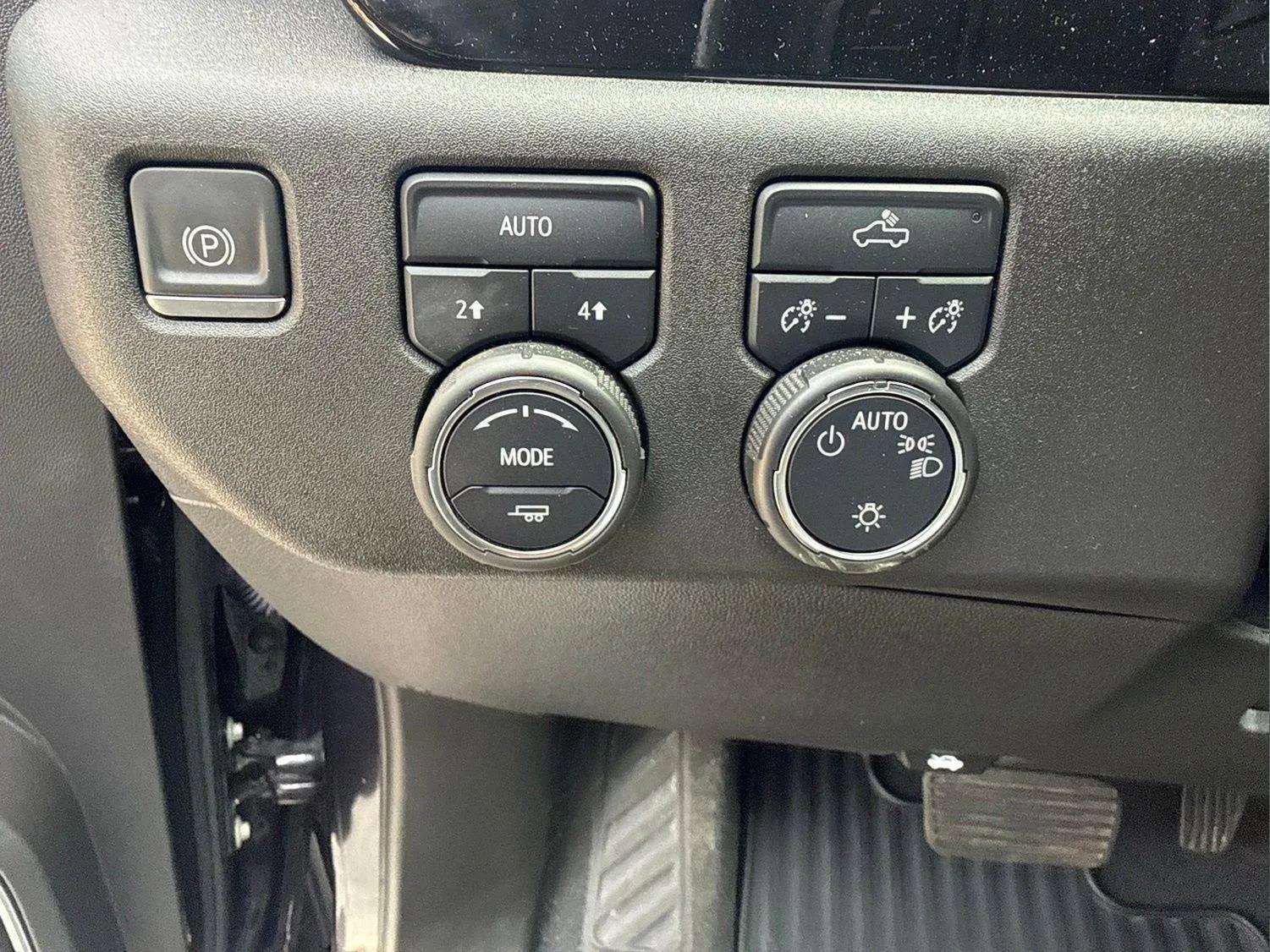 Used 2022 Chevrolet Silverado 1500 LT AWD/4WD image 18
