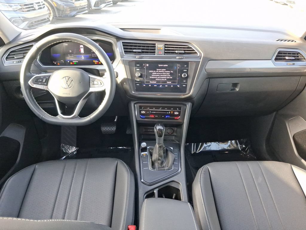 Certified 2023 Volkswagen Tiguan SE FWD image 9
