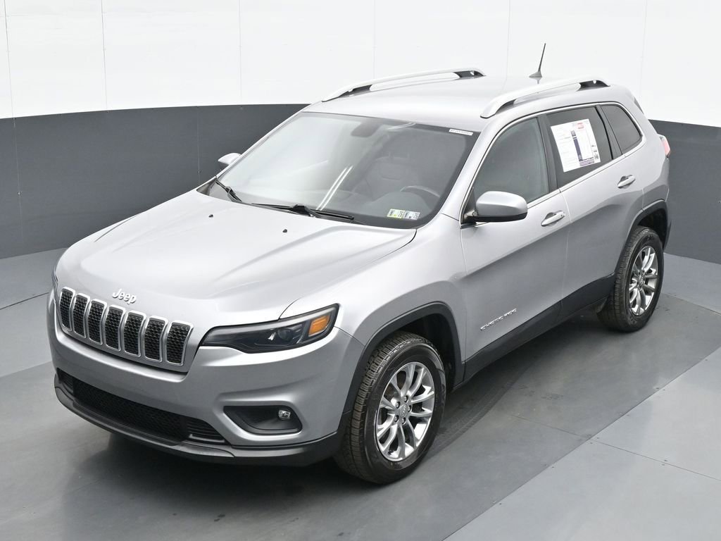 Used 2019 Jeep Cherokee Latitude Plus w/ Cold Weather Group AWD/4WD image 17