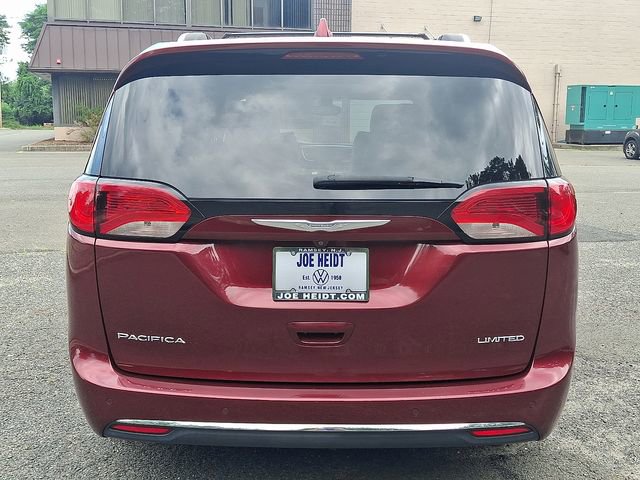Used 2017 Chrysler Pacifica Limited image 9