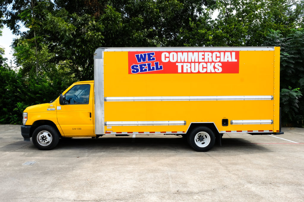 Used 2022 Ford E-350 and Econoline 350 Super Duty RWD image 11