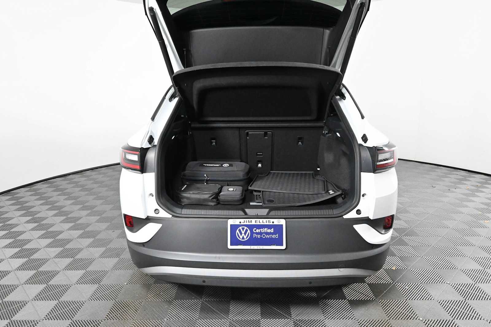 Certified 2021 Volkswagen ID.4 Pro S w/ Gradient Package RWD image 9