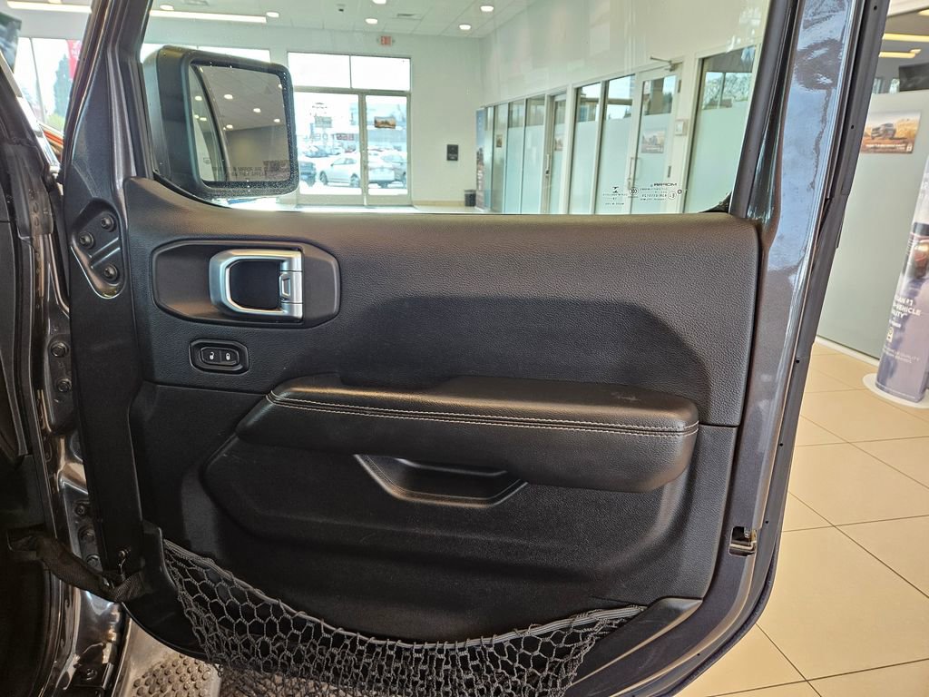 Used 2018 Jeep Wrangler Unlimited Sahara image 23