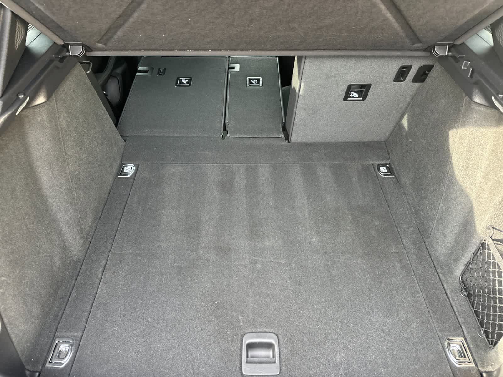 Certified 2025 Porsche Macan AWD/4WD image 16