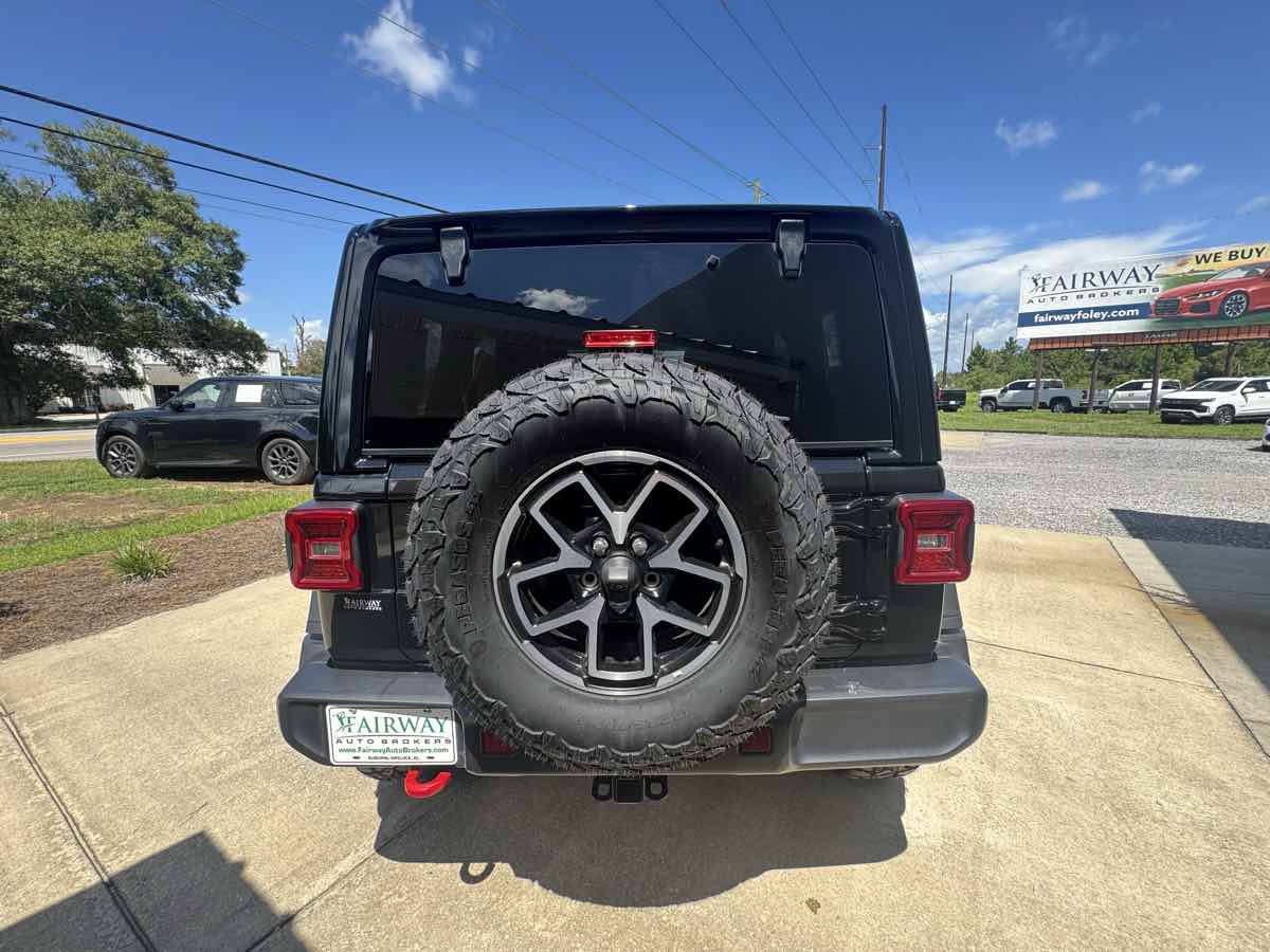 Used 2025 Jeep Wrangler Unlimited Rubicon w/ Convenience Group AWD/4WD image 6