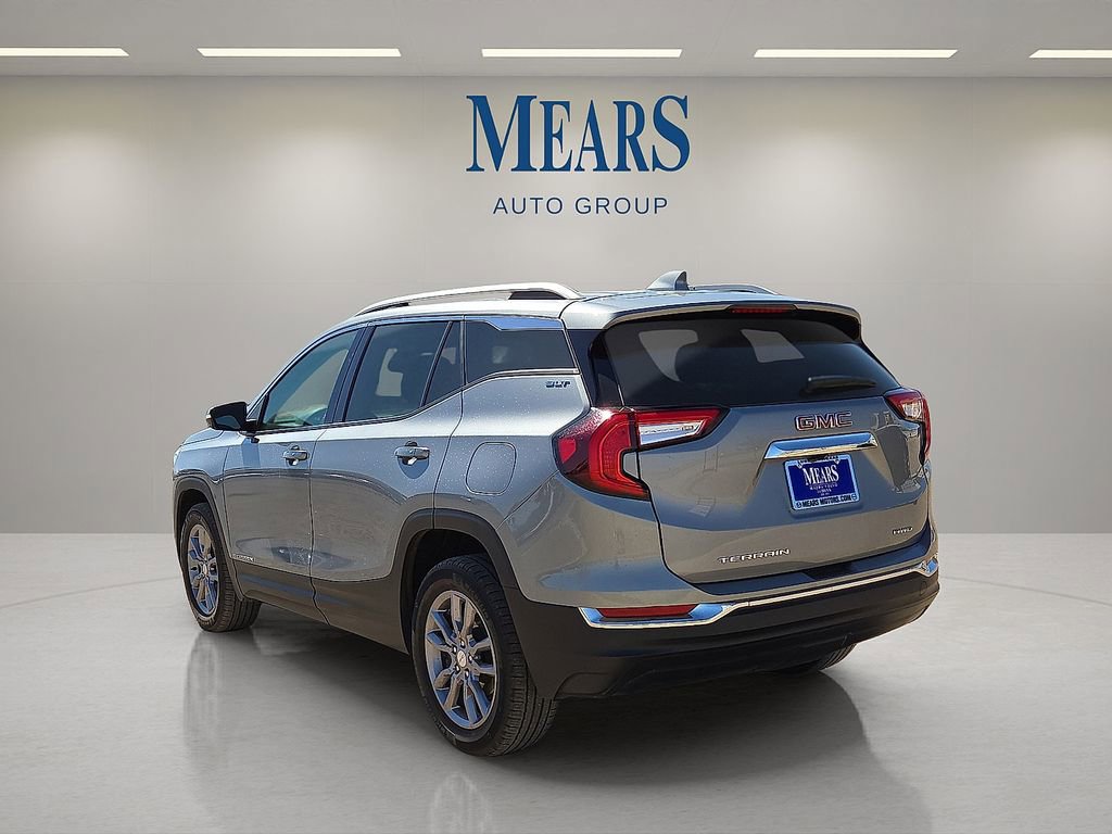 Used 2024 GMC Terrain SLT image 3