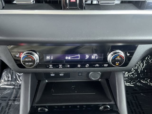 Used 2025 Mitsubishi Outlander SE image 24