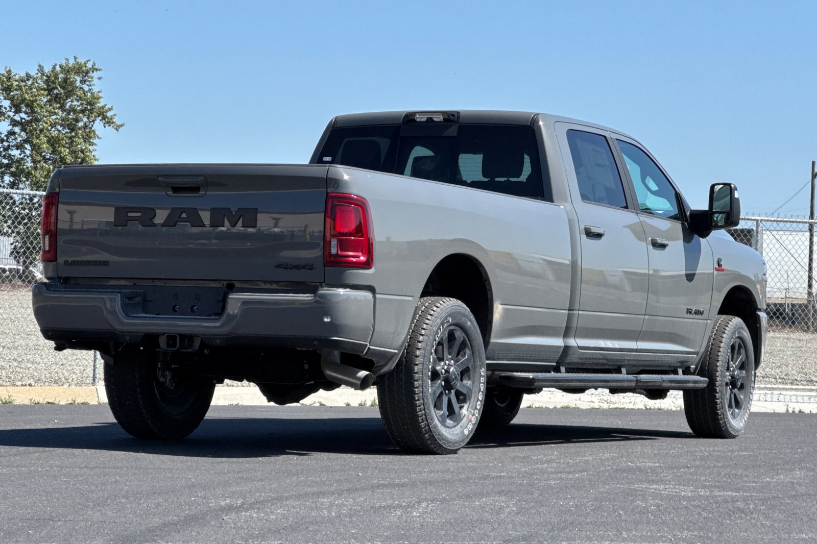 New 2026 RAM 2500 Laramie AWD/4WD image 3