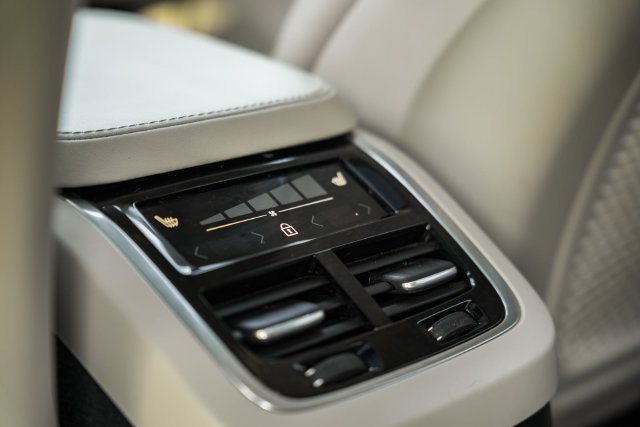 Certified 2024 Volvo XC90 T8 Ultimate w/ Lounge Package AWD/4WD image 32