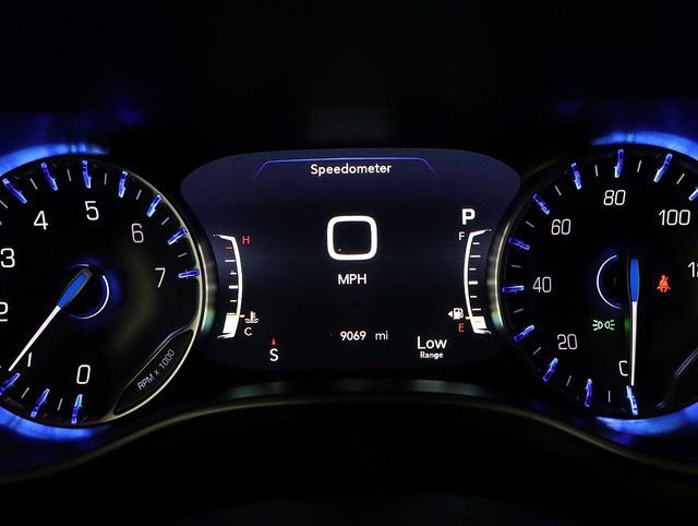 Used 2026 Chrysler Pacifica Select image 15