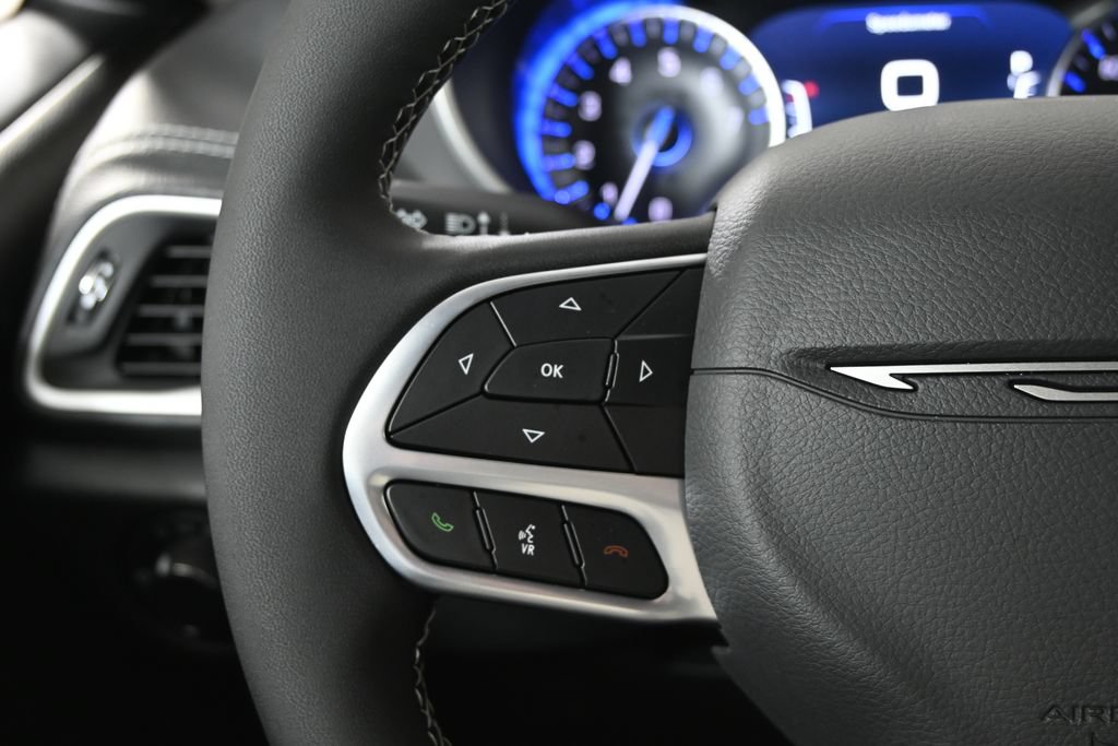 New 2027 Chrysler Pacifica Select FWD image 37