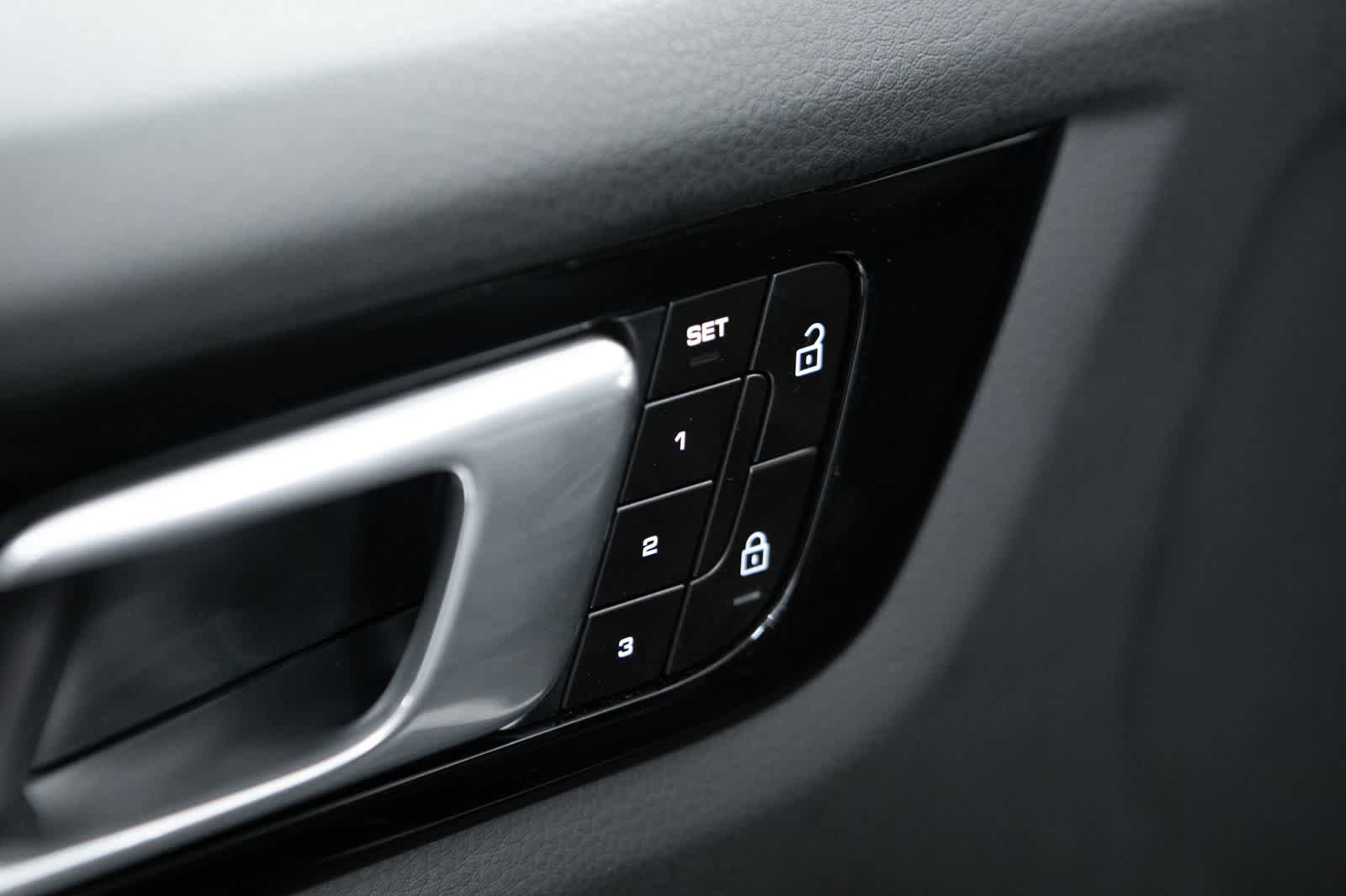 Certified 2023 Porsche Cayenne S Platinum image 26