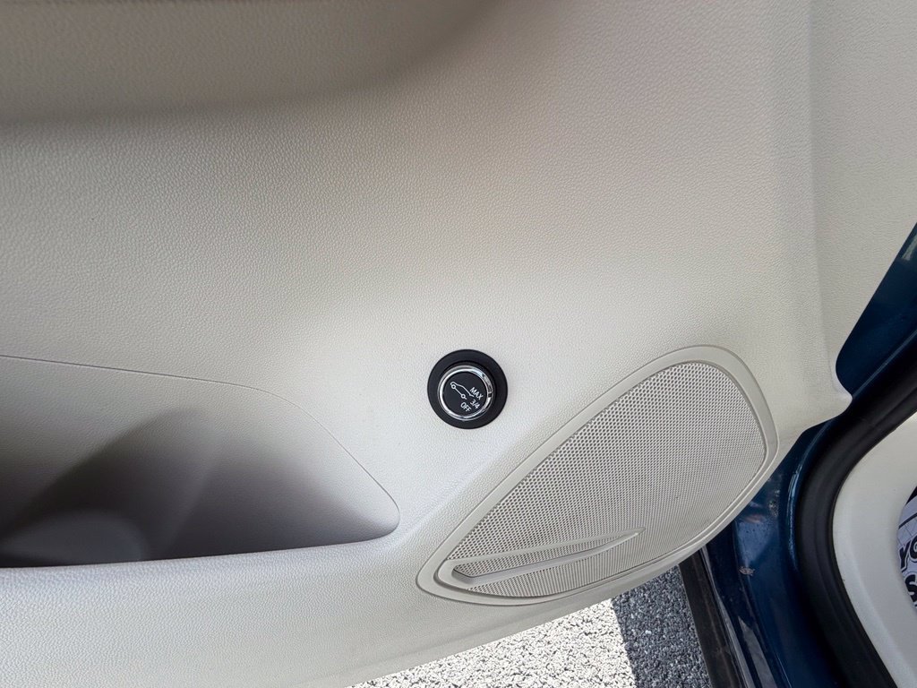 Used 2023 Buick Envision Essence AWD/4WD image 15