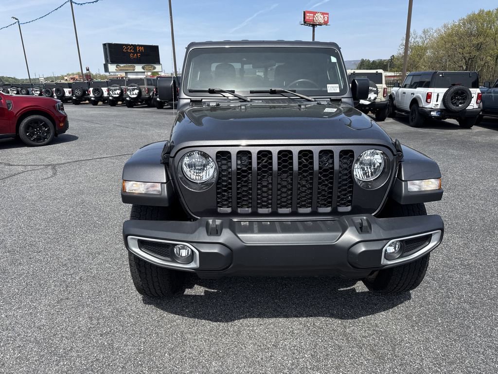 Used 2022 Jeep Gladiator Sport image 2