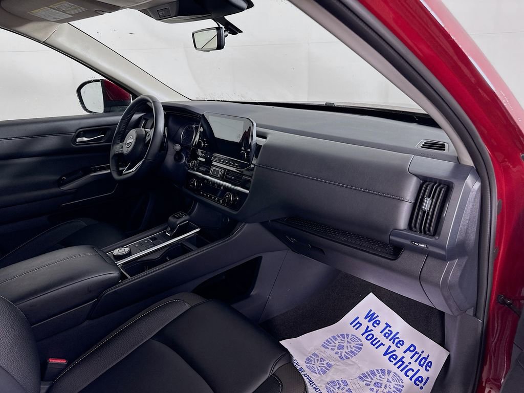 Certified 2024 Nissan Pathfinder SL image 38