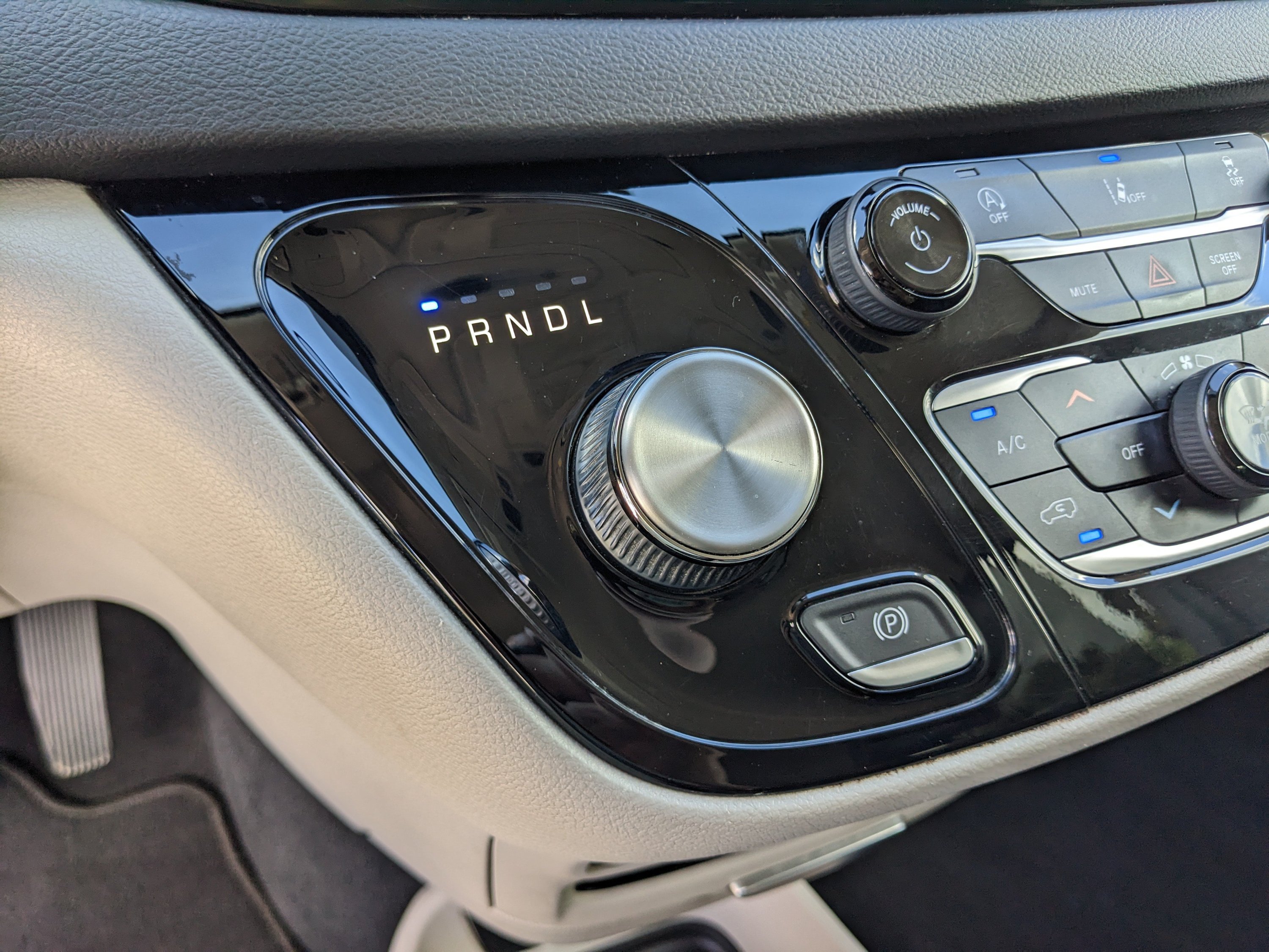 Used 2022 Chrysler Pacifica Touring-L FWD image 25
