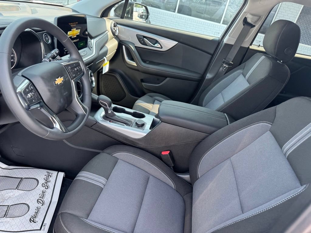 New 2026 Chevrolet Blazer LT w/ Midnight/Sport Edition FWD image 2