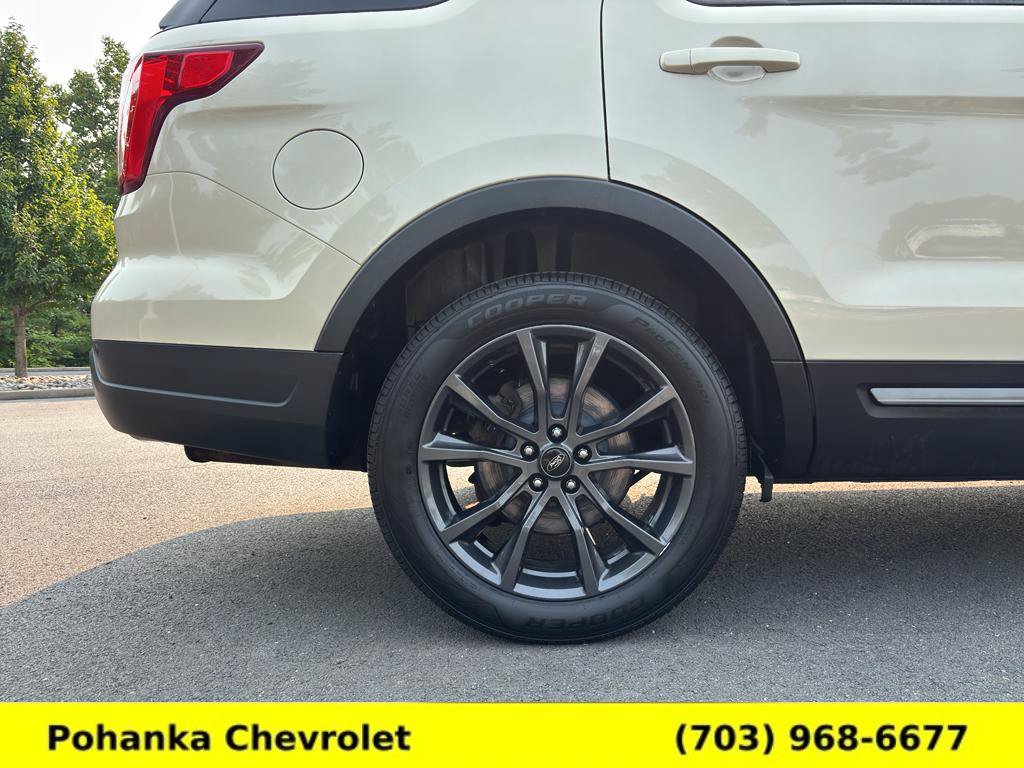 Used 2018 Ford Explorer XLT w/ Equipment Group 202A AWD/4WD image 30