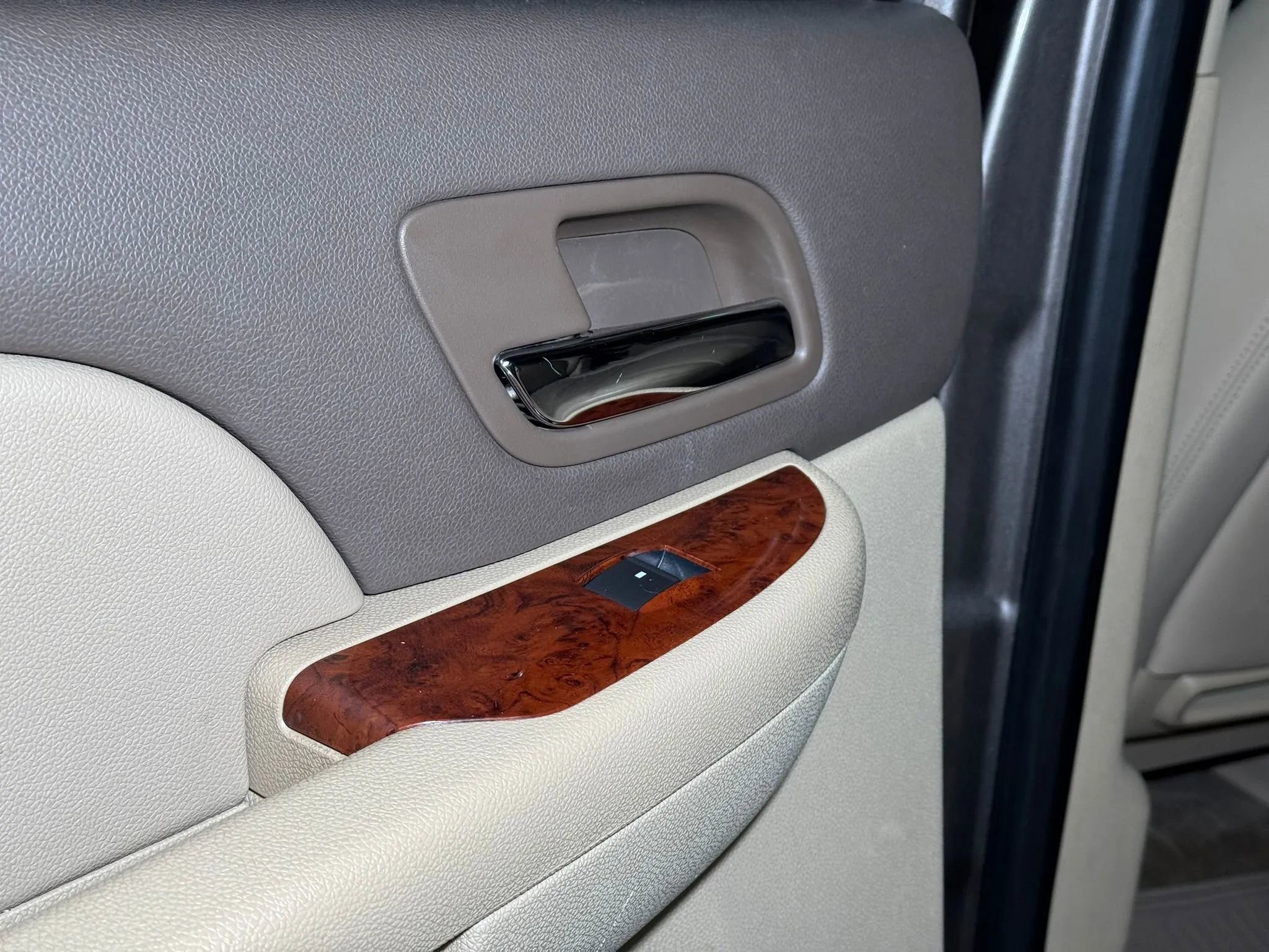 Used 2012 Chevrolet Suburban LTZ image 61