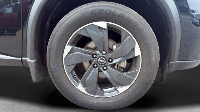 Used 2024 Nissan Rogue SV w/ SV Premium Package AWD/4WD image 25