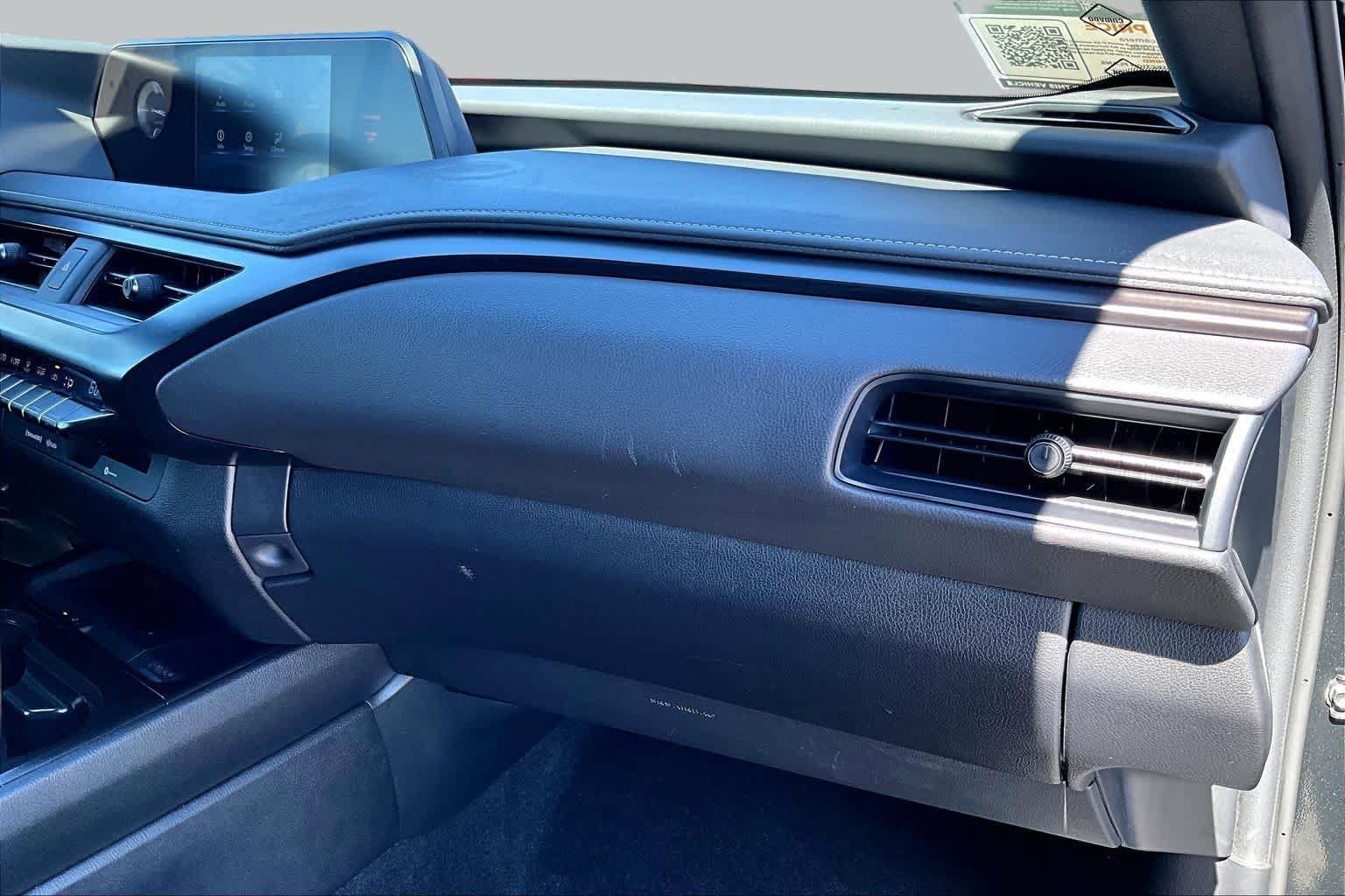 Used 2022 Lexus UX 200 w/ Accessory Package (Z1) FWD image 17