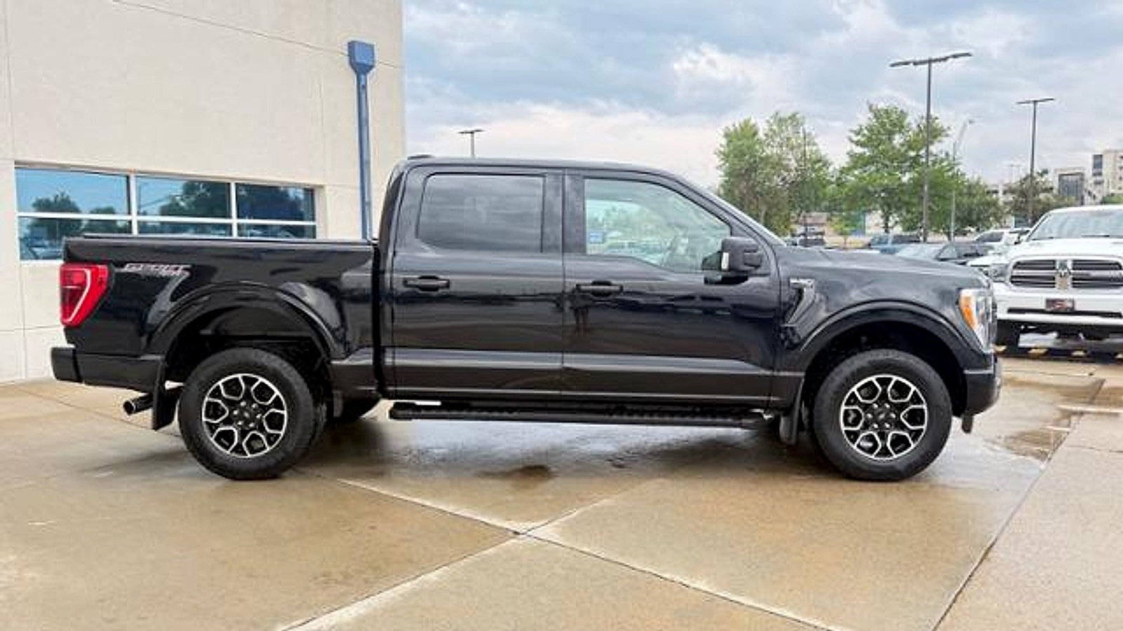 Used 2022 Ford F150 XLT w/ Equipment Group 302A High AWD/4WD image 4
