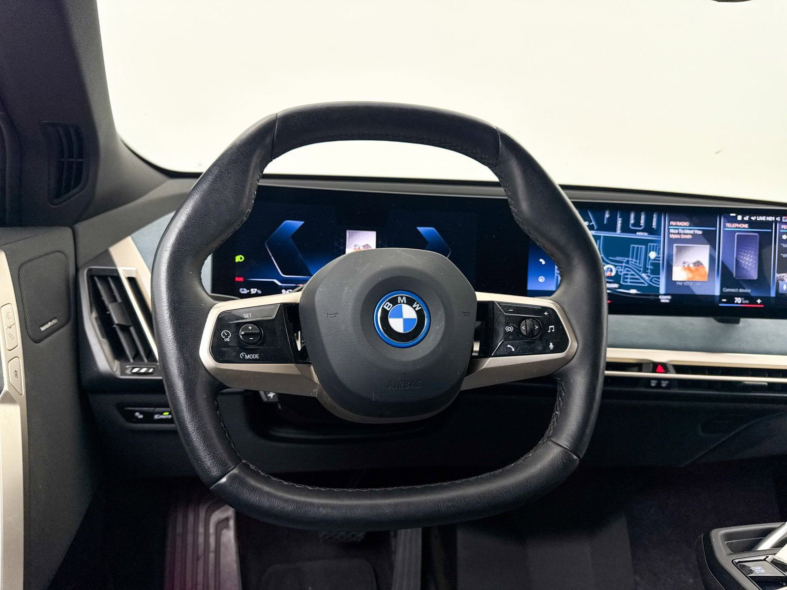 Used 2022 BMW iX xDrive50 w/ Premium Package image 32