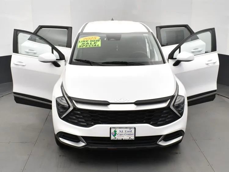 Used 2025 Kia Sportage LX image 10