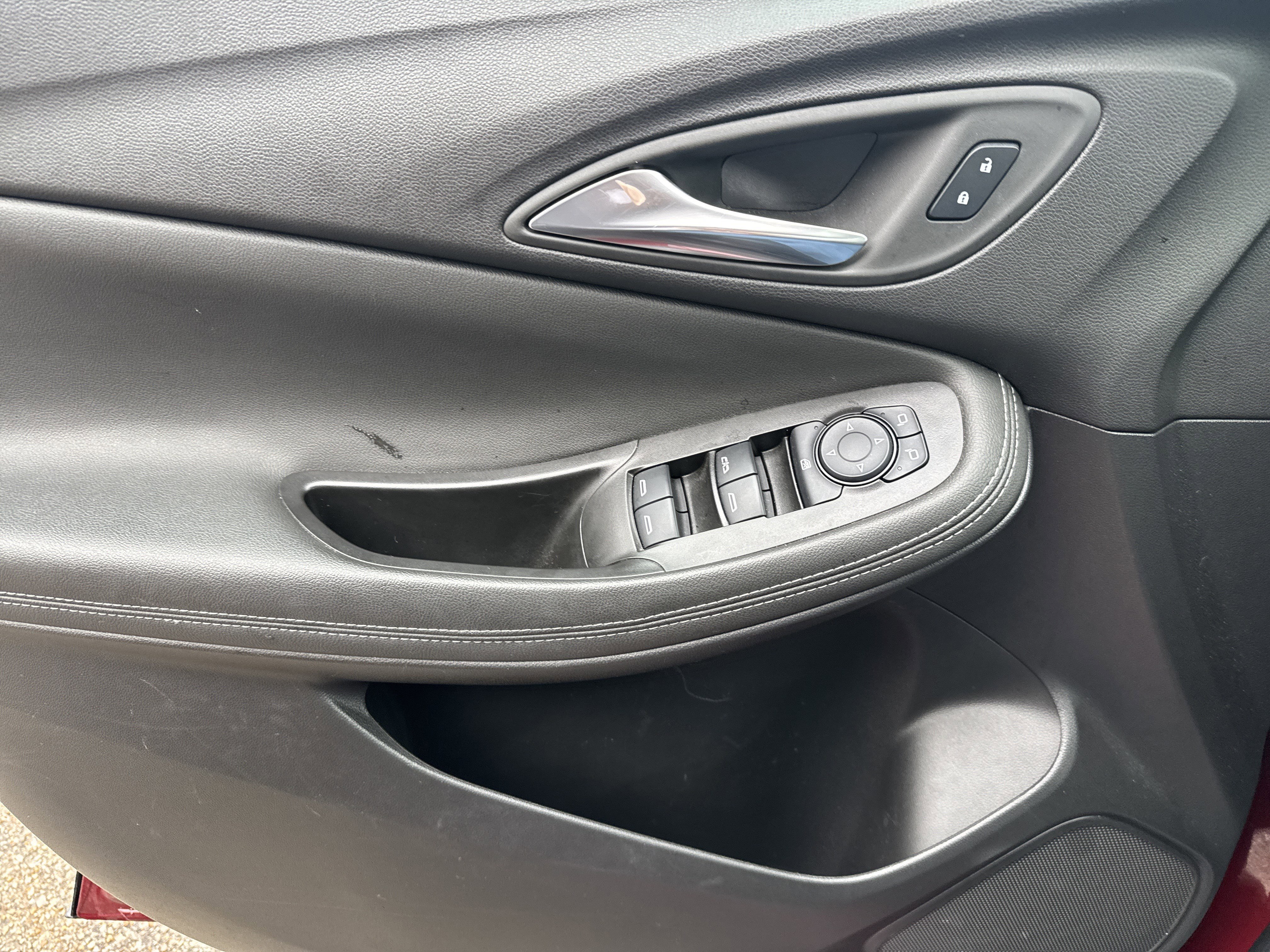 Used 2024 Buick Encore GX Sport Touring image 9