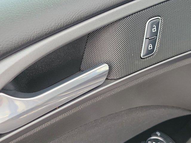Used 2016 Ford Fusion SE FWD image 18