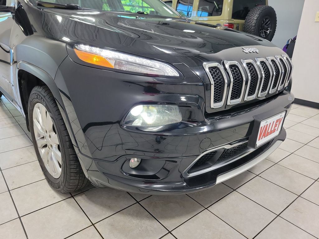 Certified 2018 Jeep Cherokee Overland w/ Technology Group AWD/4WD image 23