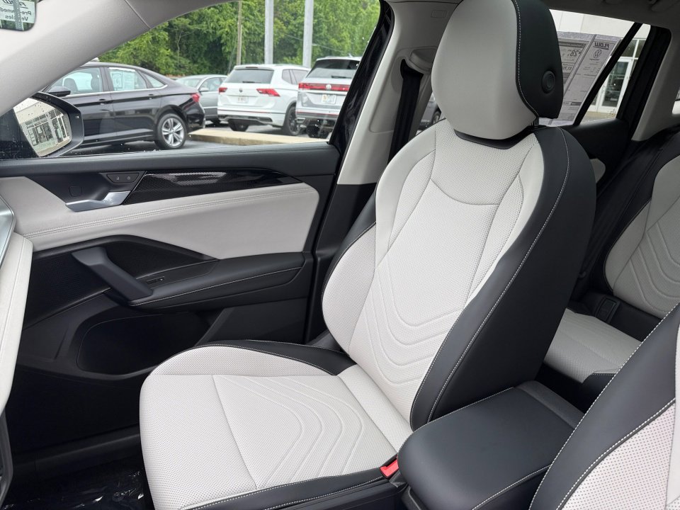 New 2026 Volkswagen Tiguan SE FWD image 28