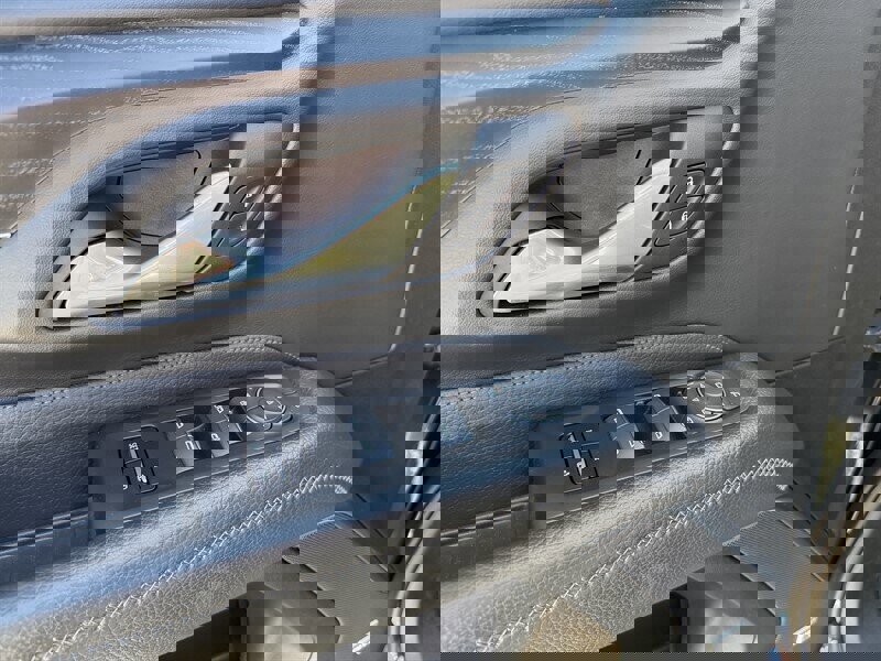 Used 2023 GMC Yukon XL Denali image 15