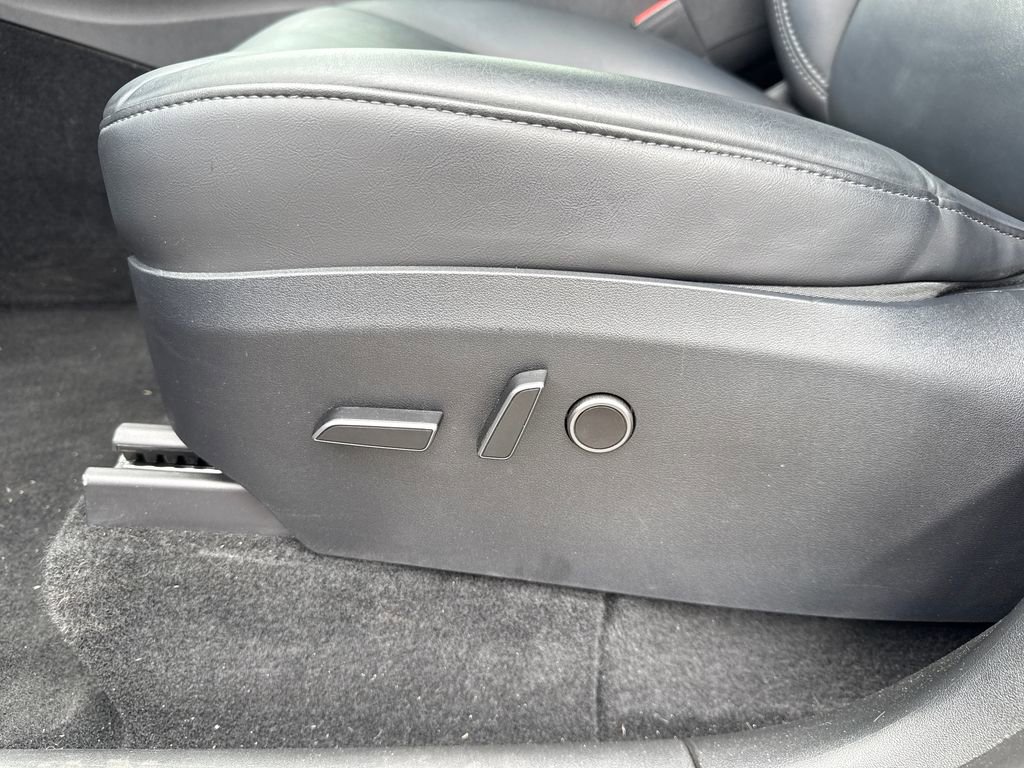 Used 2023 Tesla Model Y Performance image 8