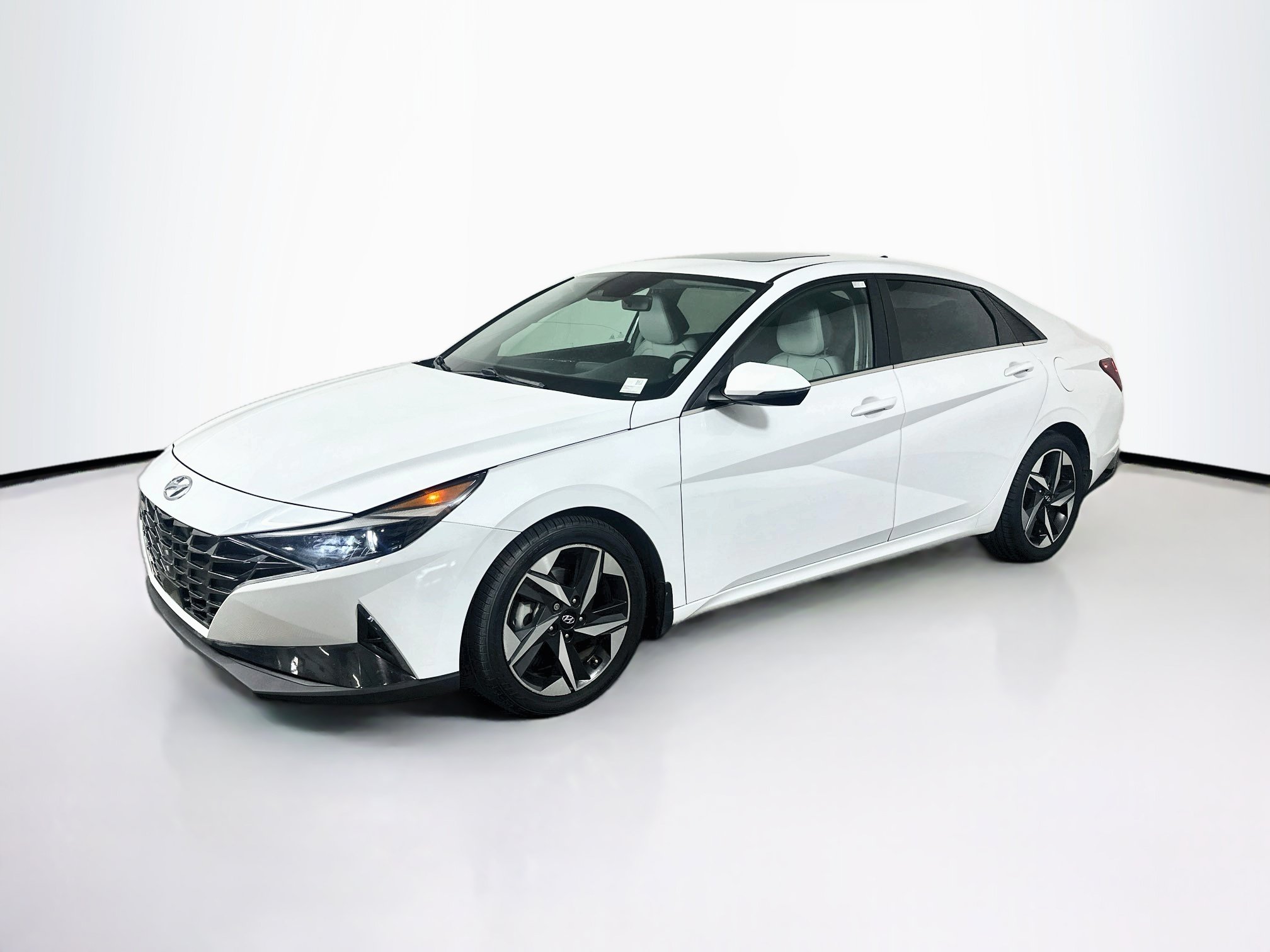 Used 2022 Hyundai Elantra Limited FWD image 3