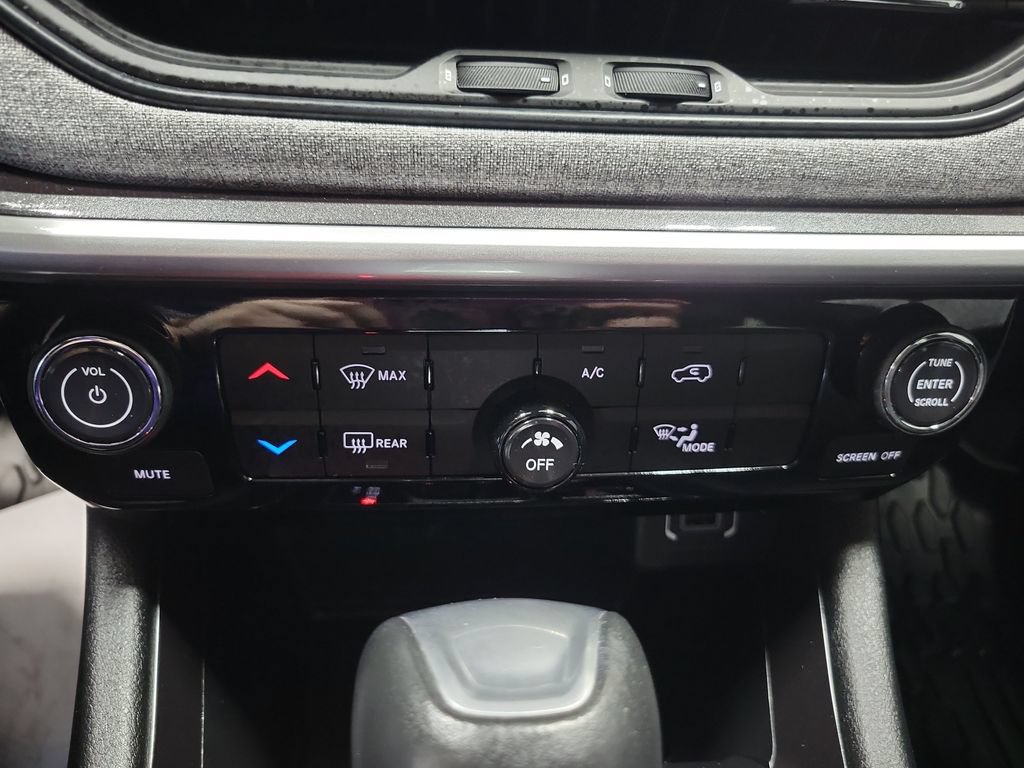 Certified 2023 Jeep Compass Latitude AWD/4WD image 39