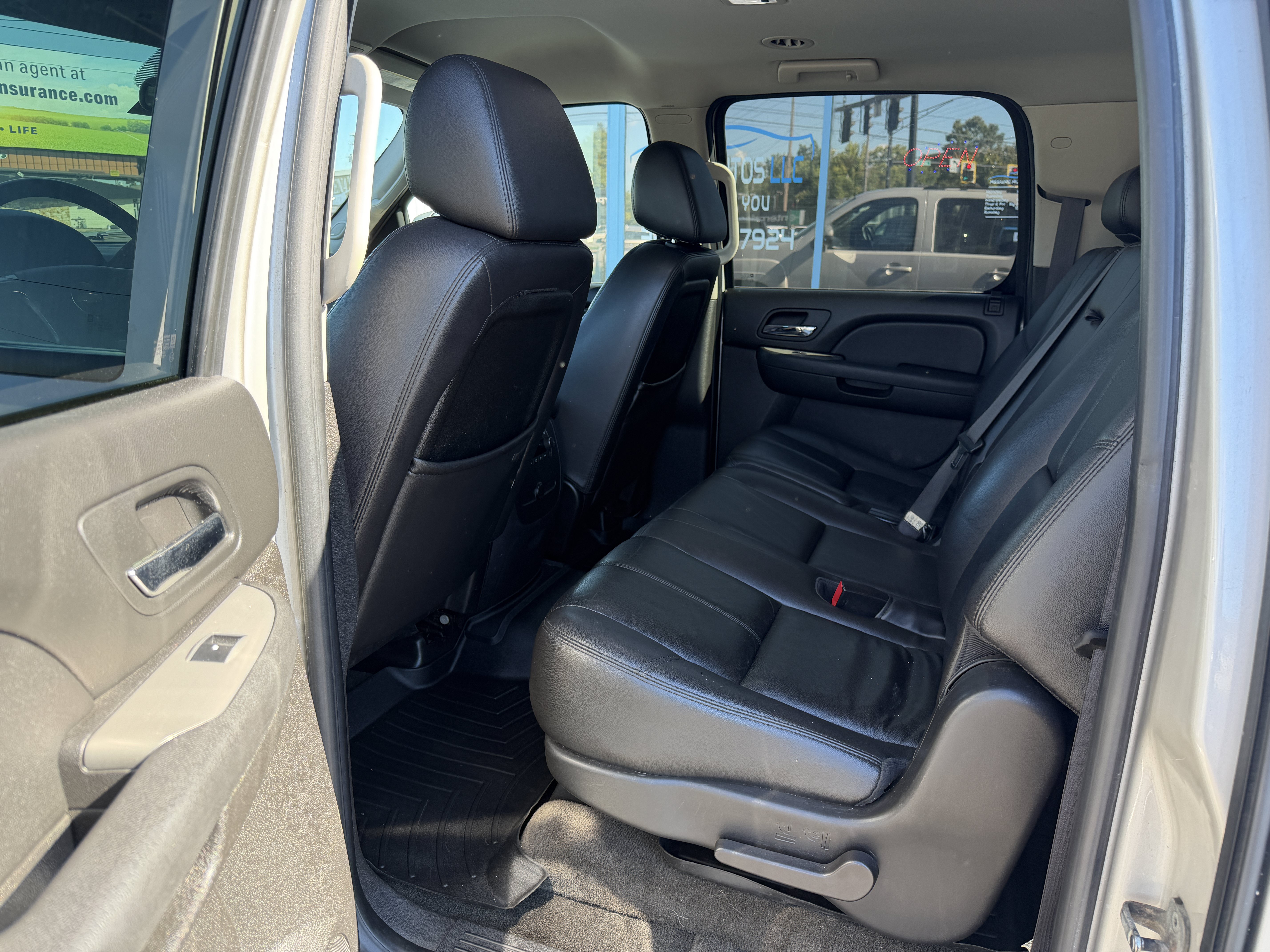 Used 2009 Chevrolet Suburban LT w/ Luxury Package AWD/4WD image 15