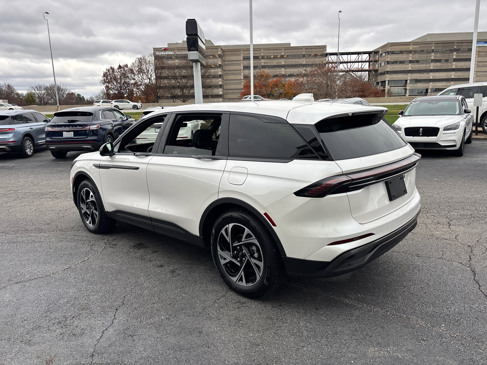 New 2025 Lincoln Nautilus Premier w/ Equipment Group 102A image 5