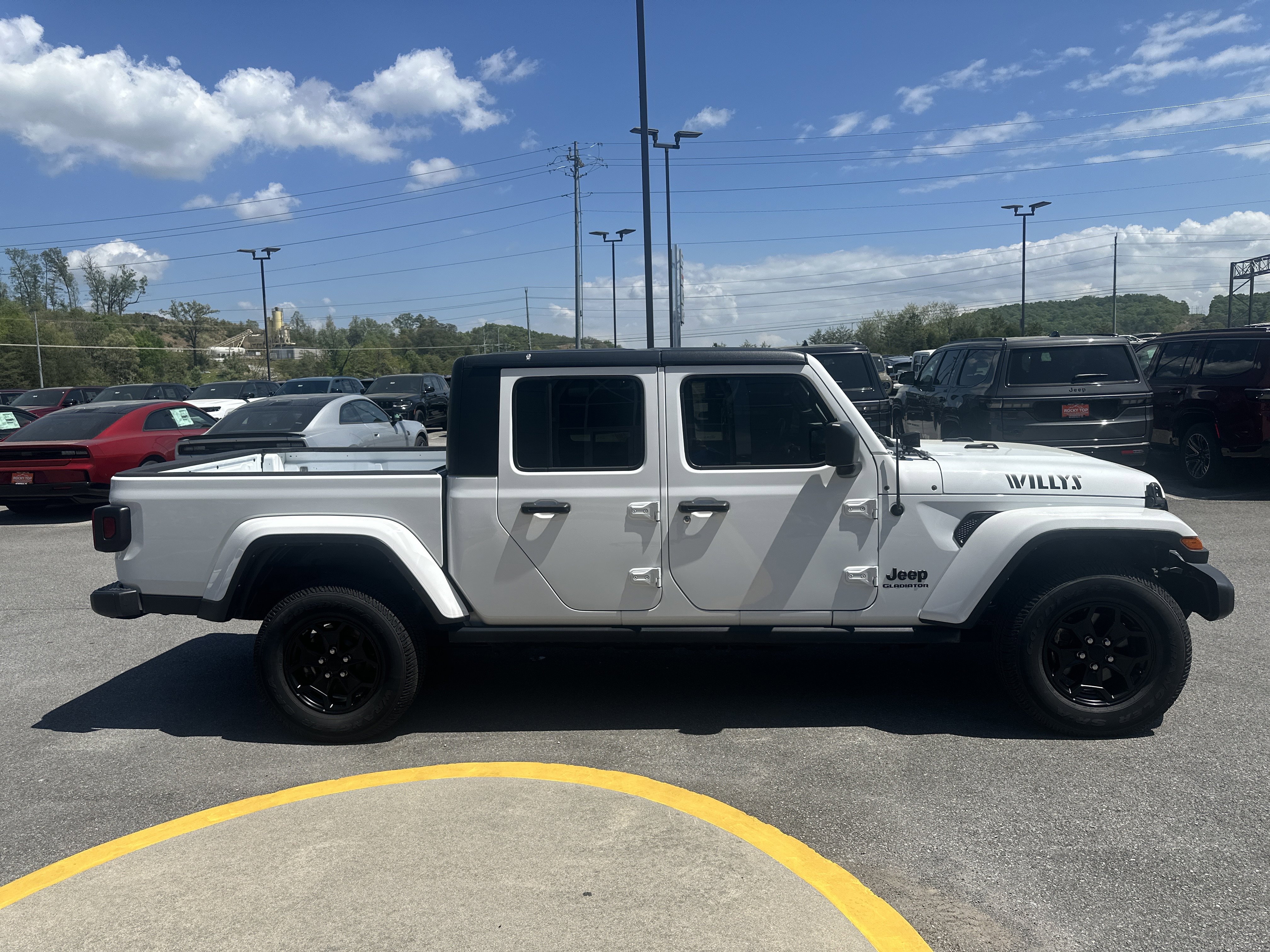 Used 2021 Jeep Gladiator Willys AWD/4WD image 7