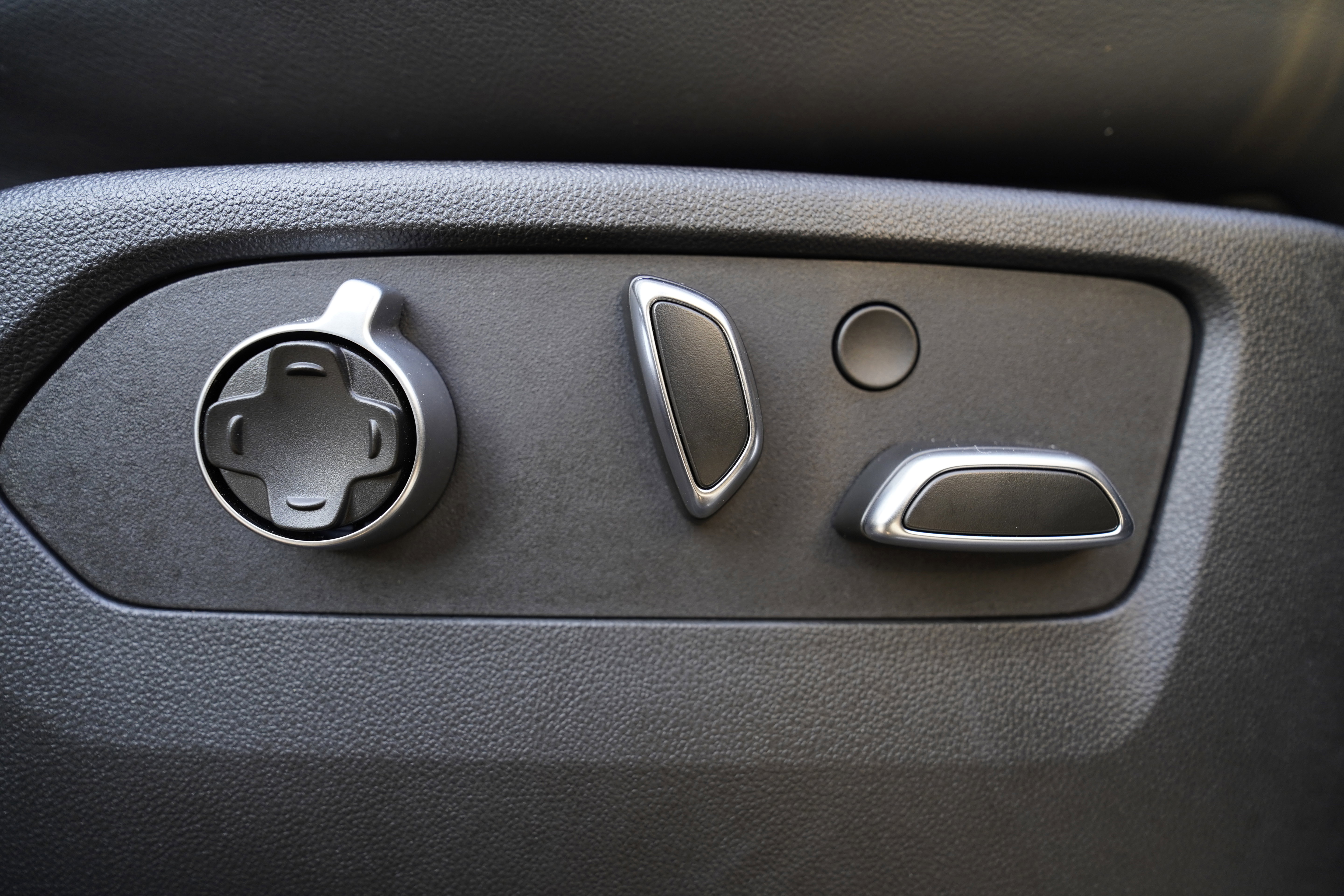 Used 2025 Cadillac Escalade V w/ LPO, Floor Liner Package image 14