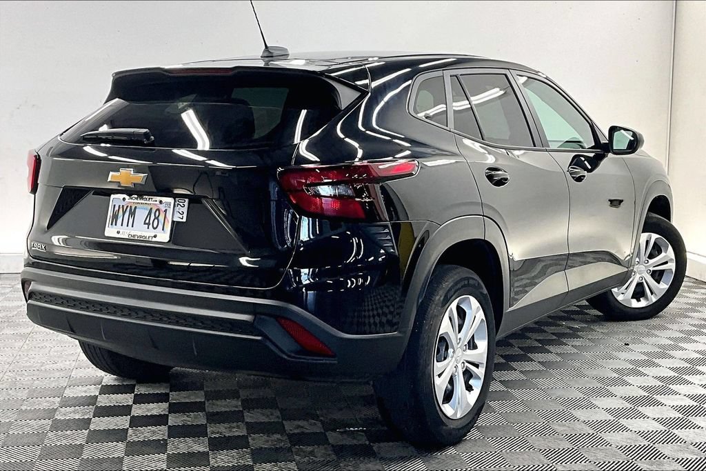 Used 2024 Chevrolet Trax LS FWD image 12