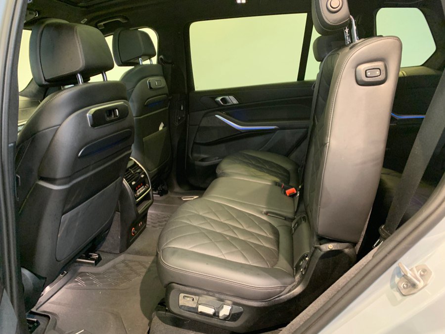 Used 2025 BMW X7 xDrive40i w/ M Sport Package AWD/4WD image 62