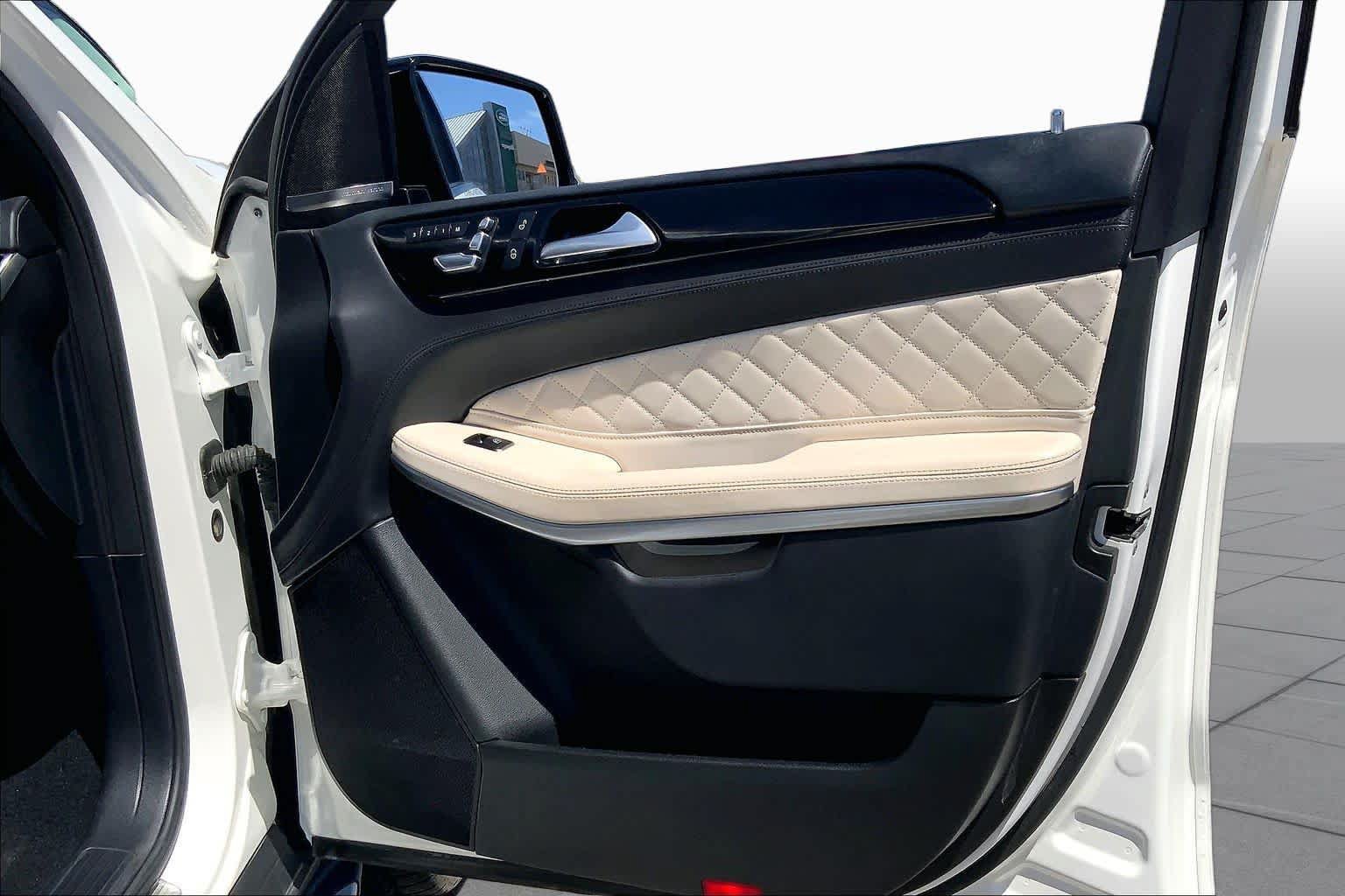 Used 2018 Mercedes-Benz GLS 550 4MATIC image 22