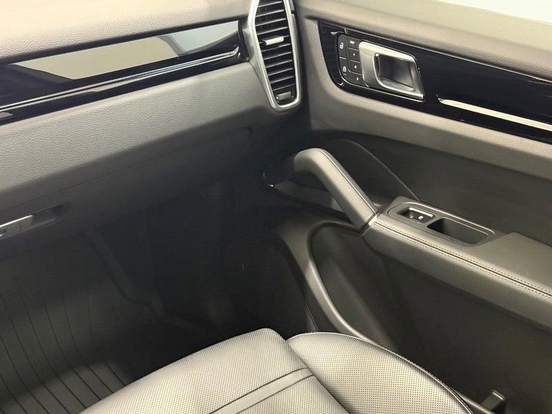 Certified 2023 Porsche Cayenne S image 17