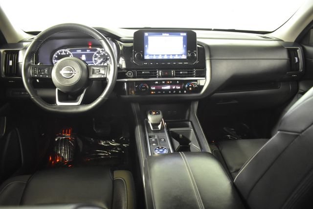 Used 2023 Nissan Pathfinder SL AWD/4WD image 29