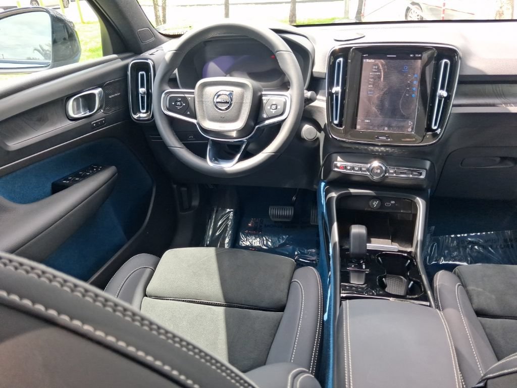 Used 2023 Volvo C40 P8 Recharge Ultimate AWD/4WD image 10