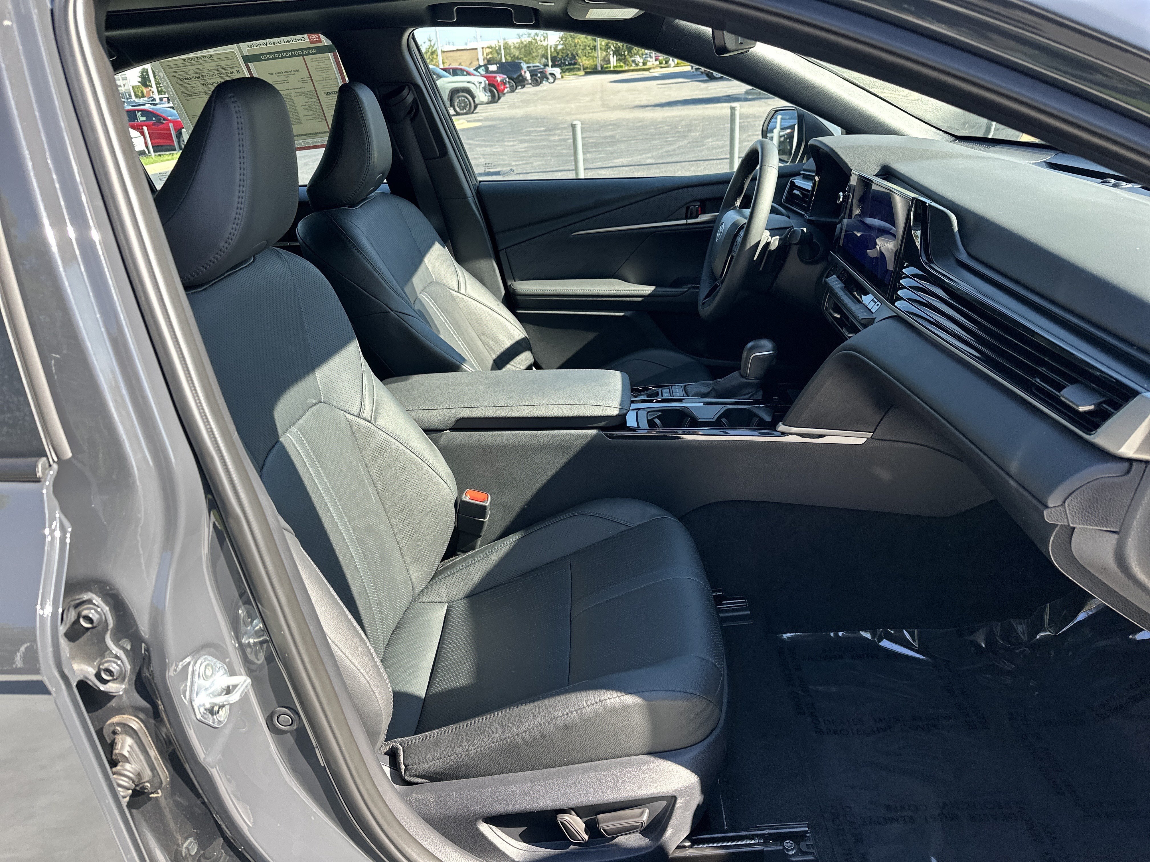Used 2025 Toyota Camry XSE FWD image 33