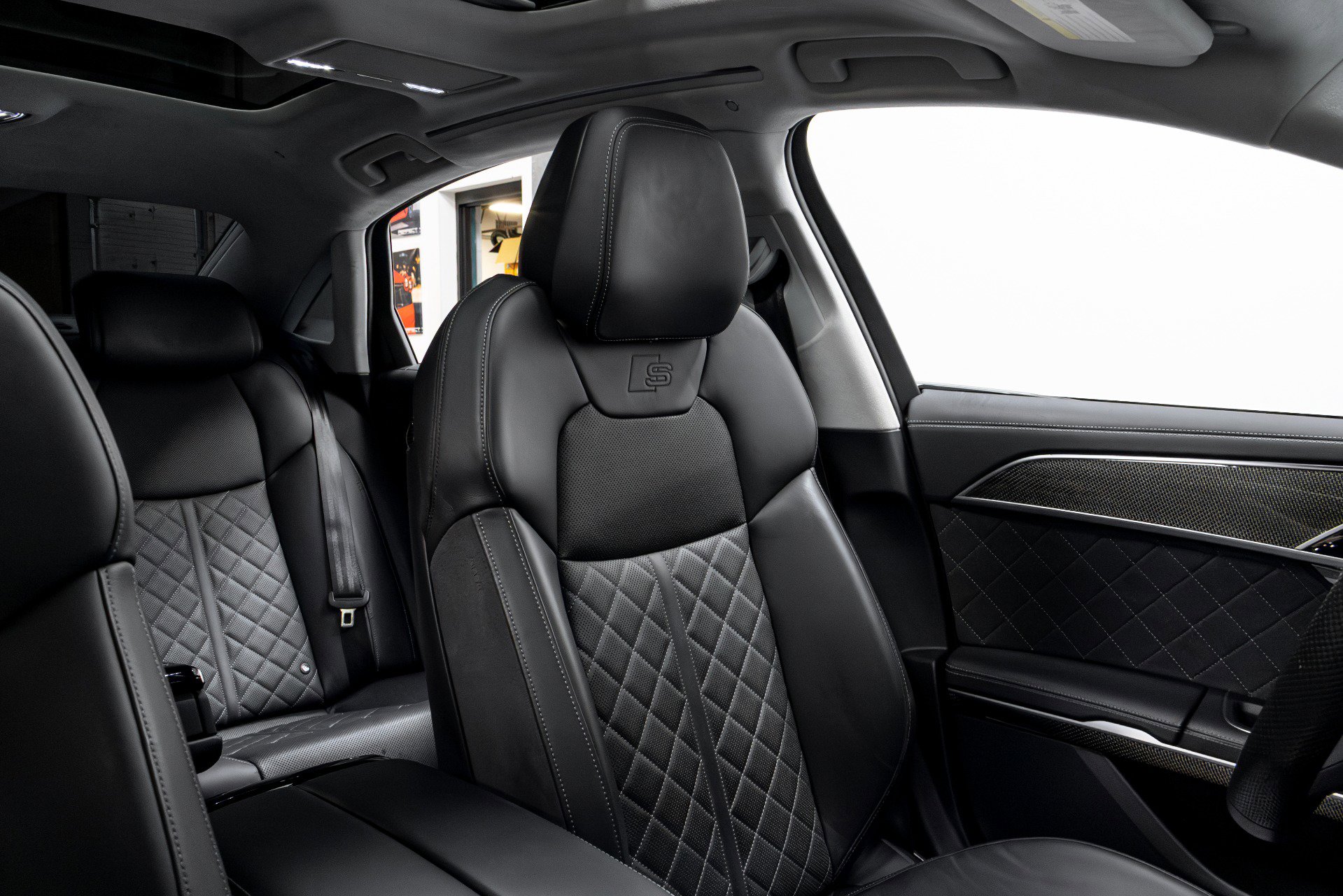 Used 2023 Audi S8 image 19